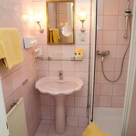 Schonberger Hof Otel 3*